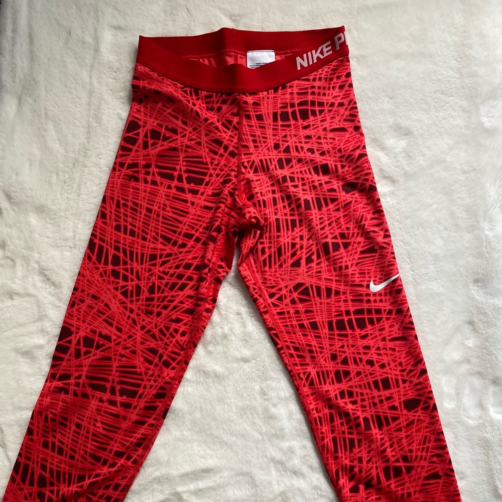 NIKE PRO Women’s Training Cropped Leggings